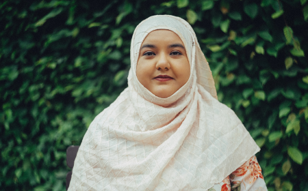 Headshot of award-winning author and UCD alumna Adiba Jaigirdar.